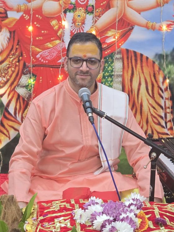 Acharya Deepak Thapliyal conducting a ceremony